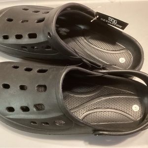 NWTS mens Revolution black plastic strapped clogs M - sole measures about 11”.